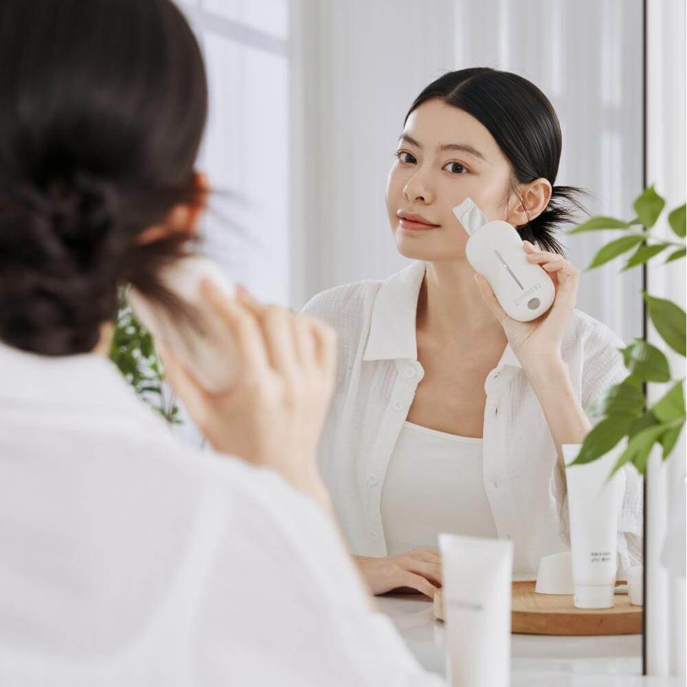 GlowPeel ultrasonic spatula lifestyle